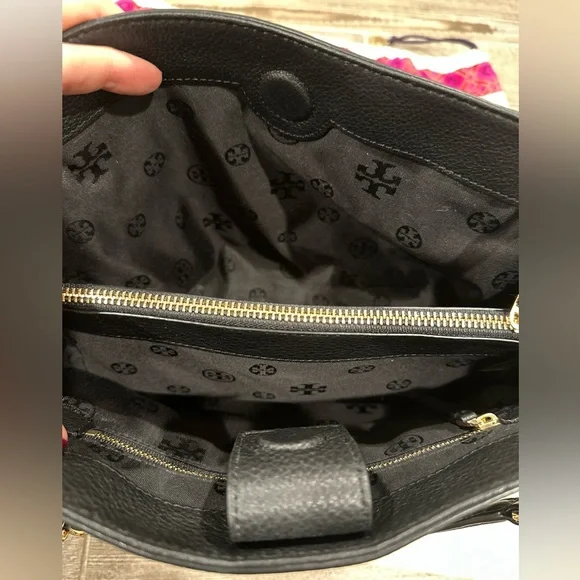 Tory Burch Harper Tote Small in Black - Picture 5 of 10